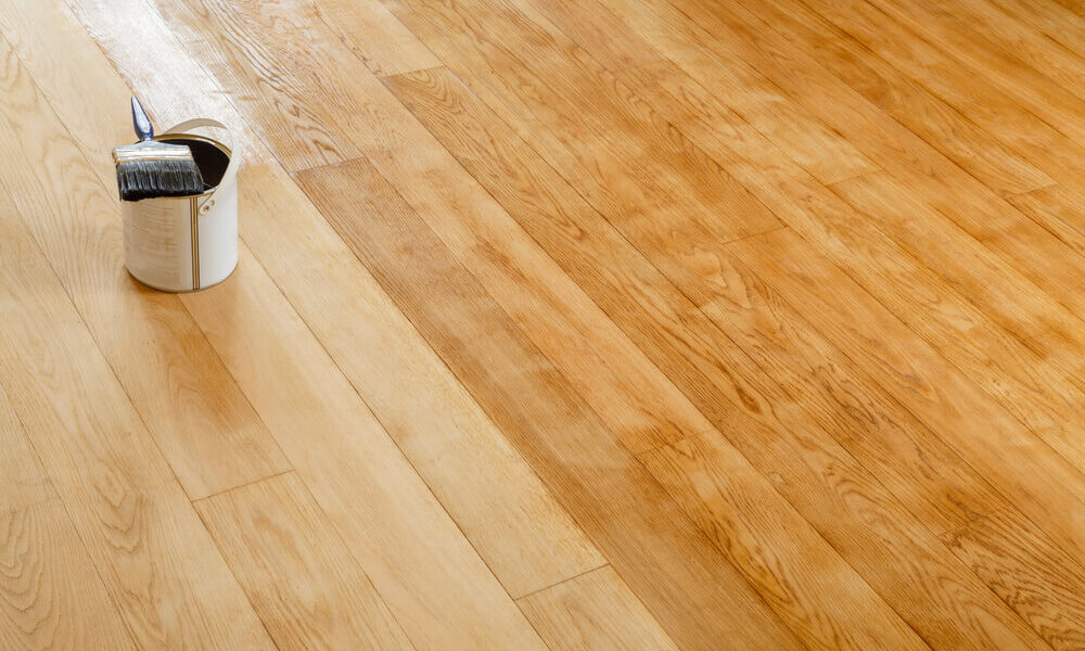Zabezpieczenie podłogi drewnianej – poznaj sposoby